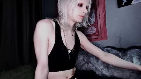 Snapshot of alien_bella chatting on July 25, 2026, 11:46 pm Alien Bella online show from July 25, 2026, 11:46 pm
