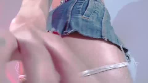 Snapshot of alienexxx chatting on December 4, 2024, 3:15 am     online show from December 4, 2024, 3:15 am