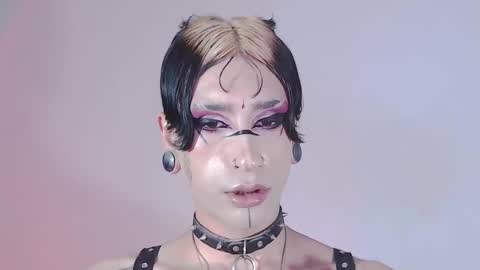 Snapshot of alienexxx chatting on December 5, 2024, 11:18 pm     online show from December 5, 2024, 11:18 pm