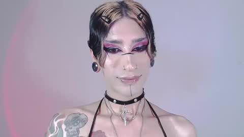 Snapshot of alienexxx chatting on December 31, 2024, 2:29 am     online show from December 31, 2024, 2:29 am