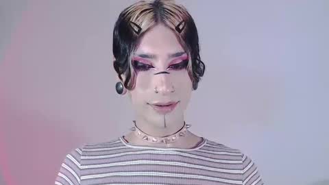 Snapshot of alienexxx chatting on January 2, 2025, 2:33 am     online show from January 2, 2025, 2:33 am