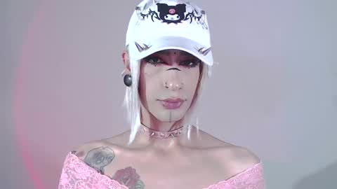 Snapshot of alienexxx chatting on January 11, 2025, 8:33 am     online show from January 11, 2025, 8:33 am