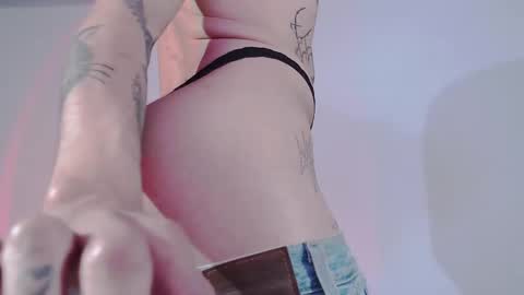 Snapshot of alienexxx chatting on February 17, 2025, 6:31 am     online show from February 17, 2025, 6:31 am