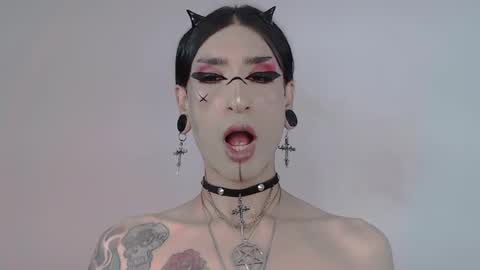 Snapshot of alienexxx chatting on September 23, 2025, 9:18 pm     online show from September 23, 2025, 9:18 pm