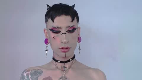 Snapshot of alienexxx chatting on October 2, 2025, 2:18 am     online show from October 2, 2025, 2:18 am