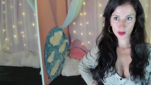 Snapshot of aliiz_01 chatting on December 4, 2024, 6:39 pm Camii online show from December 4, 2024, 6:39 pm