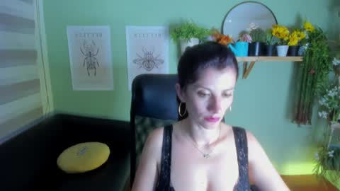 Snapshot of aliiz_01 chatting on December 28, 2024, 6:39 am Camii online show from December 28, 2024, 6:39 am
