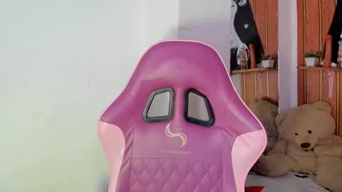 alika online show from December 1, 2025, 1:38 pm