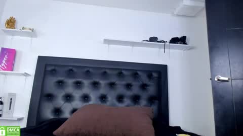 alika_jonhson_ online show from April 2, 2026, 1:20 pm