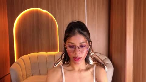 Snapshot of alina_b_ chatting on April 20, 2026, 8:10 pm alina_b_ online show from April 20, 2026, 8:10 pm