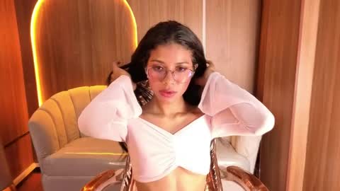 Snapshot of alina_b_ chatting on April 21, 2026, 1:42 am alina_b_ online show from April 21, 2026, 1:42 am