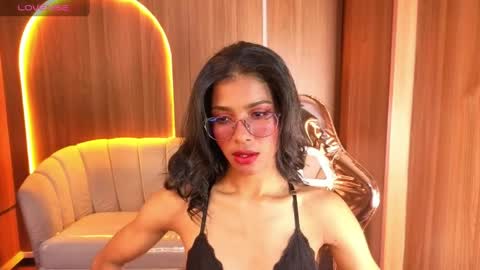 Snapshot of alina_b_ chatting on April 30, 2026, 8:04 pm alina_b_ online show from April 30, 2026, 8:04 pm