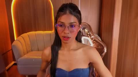 Snapshot of alina_b_ chatting on May 15, 2026, 8:16 pm alina_b_ online show from May 15, 2026, 8:16 pm