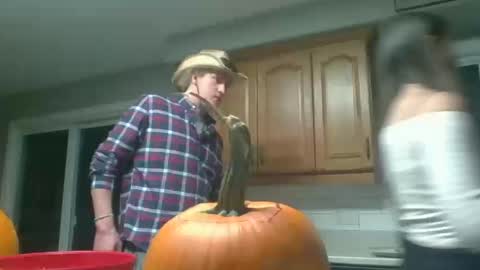 Snapshot of alinaandluke chatting on October 18, 2025, 11:27 pm Alina and luke online show from October 18, 2025, 11:27 pm