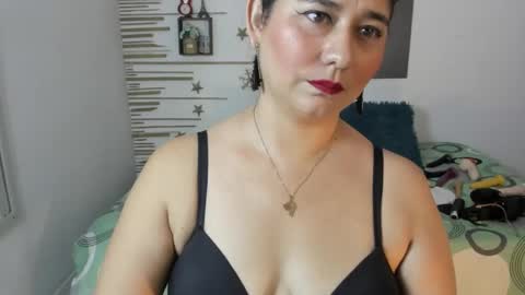 alinabozz1 online show from September 21, 2025, 2:02 am