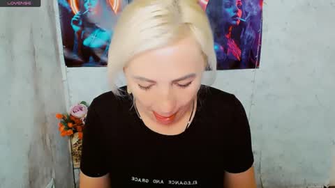 Snapshot of alinafrey_ chatting on May 26, 2026, 7:59 am Alina online show from May 26, 2026, 7:59 am