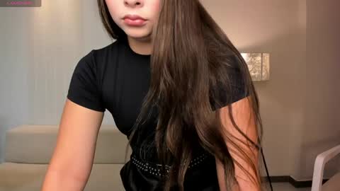 alinakravitz_ online show from May 24, 2026, 4:45 pm