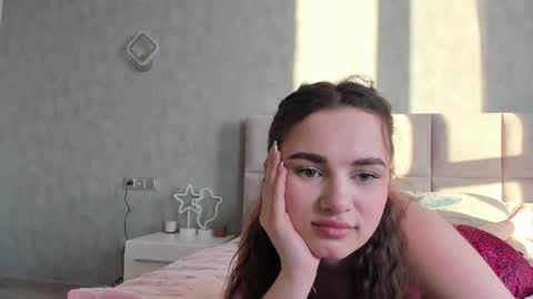 Snapshot of alinaluxxx chatting on April 4, 2026, 3:53 pm Alina online show from April 4, 2026, 3:53 pm