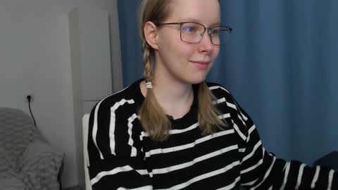 alinasei online show from November 22, 2025, 5:45 pm