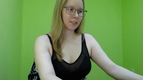 alinasei online show from April 12, 2026, 12:43 pm