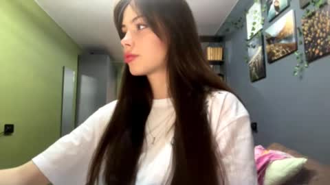 Snapshot of alinedifede chatting on October 3, 2025, 10:45 am Alice online show from October 3, 2025, 10:45 am