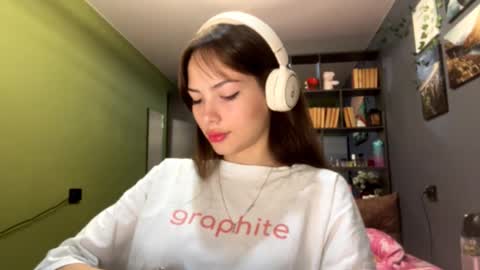 Snapshot of alinedifede chatting on October 4, 2025, 10:35 am Alice online show from October 4, 2025, 10:35 am