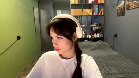 Snapshot of alinedifede chatting on October 17, 2025, 10:07 am Alice online show from October 17, 2025, 10:07 am