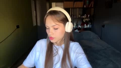 Snapshot of alinedifede chatting on October 21, 2025, 5:08 am Alice online show from October 21, 2025, 5:08 am