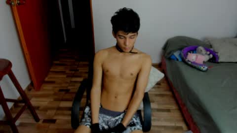 Snapshot of aliotttwink chatting on April 9, 2026, 12:21 am AliotTwink online show from April 9, 2026, 12:21 am