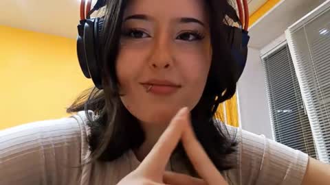 Snapshot of alisafelber chatting on November 25, 2025, 4:07 pm Yoyo online show from November 25, 2025, 4:07 pm