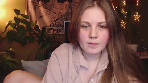 Snapshot of alisaxxxshy chatting on April 6, 2026, 9:49 pm alisaxxxshy online show from April 6, 2026, 9:49 pm