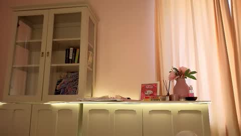 Alisia online show from March 22, 2026, 7:23 am