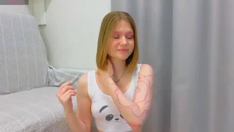 Snapshot of alisia_spinnet chatting on June 19, 2026, 2:32 pm Alisia online show from June 19, 2026, 2:32 pm
