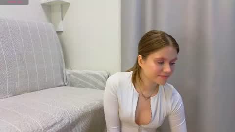 Snapshot of alisia_spinnet chatting on July 2, 2026, 5:08 pm Alisia online show from July 2, 2026, 5:08 pm