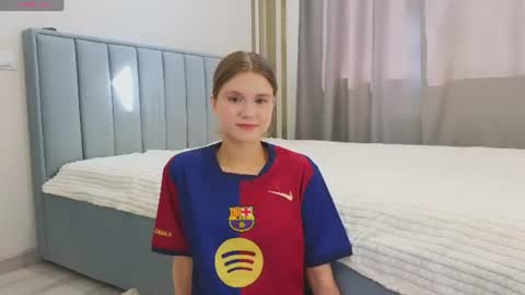 Snapshot of alisia_spinnet chatting on July 31, 2026, 1:43 pm Alisia online show from July 31, 2026, 1:43 pm