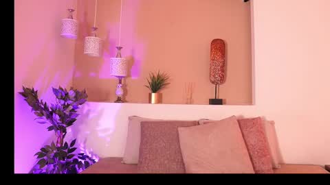 A L I S O N  online show from September 23, 2025, 8:45 pm