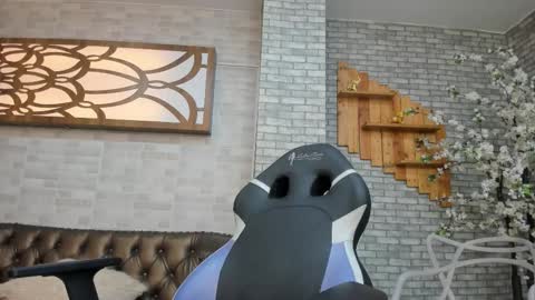 alisonn_doll online show from February 2, 2026, 6:39 pm