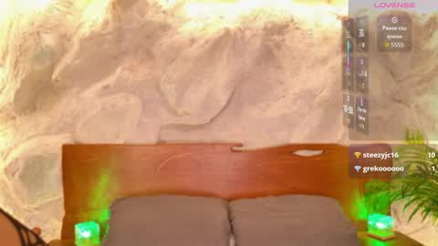 Snapshot of alisoon_moon chatting on January 31, 2026, 11:58 pm Alison Moon online show from January 31, 2026, 11:58 pm