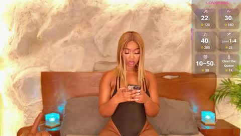 Snapshot of alisoon_moon chatting on February 7, 2026, 10:46 pm Alison Moon online show from February 7, 2026, 10:46 pm