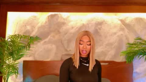 Snapshot of alisoon_moon chatting on February 26, 2026, 11:04 pm Alison Moon online show from February 26, 2026, 11:04 pm