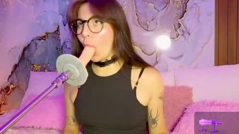 Mia online show from April 15, 2026, 8:31 pm