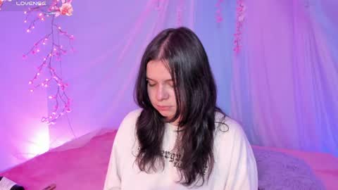 Mia online show from July 7, 2026, 6:47 am