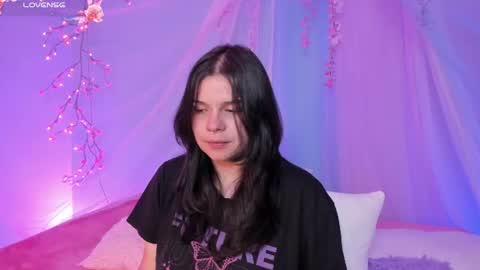 Mia online show from July 8, 2026, 5:34 am