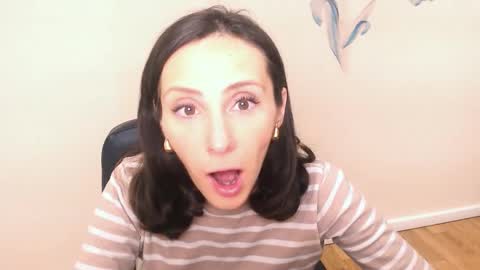 Snapshot of alissajersy_ chatting on October 7, 2025, 8:33 am Alissa online show from October 7, 2025, 8:33 am