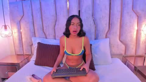alisse_myers online show from May 1, 2026, 3:11 am