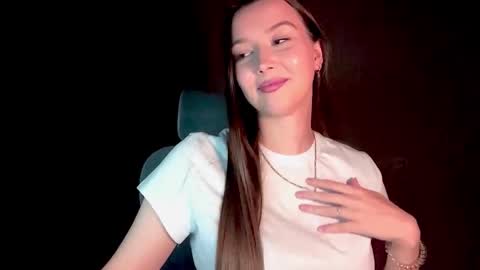 Annie online show from November 25, 2025, 12:49 pm