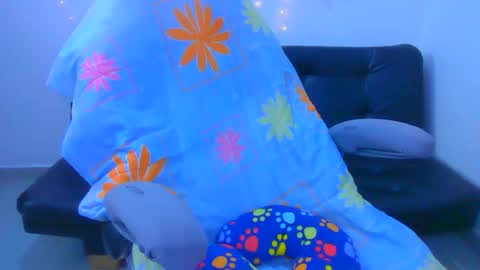 Snapshot of alixxe_ chatting on December 15, 2025, 2:32 pm alixxe_ online show from December 15, 2025, 2:32 pm