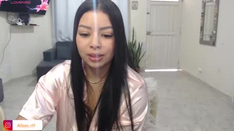 alizee_rae online show from November 13, 2025, 2:49 pm