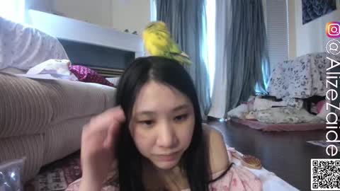 Alize Zaide online show from November 14, 2025, 8:40 pm