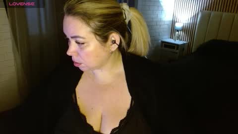 Snapshot of allegra_ferragamo chatting on March 26, 2026, 12:00 pm Ale online show from March 26, 2026, 12:00 pm